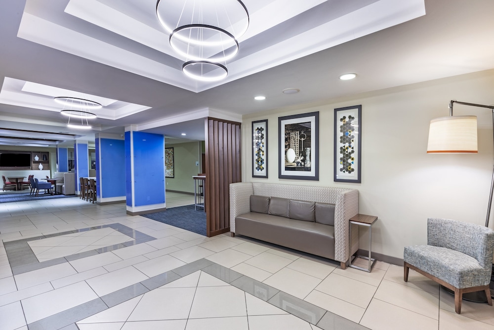Holiday Inn Express Hotel And Suites Pryor 42/53