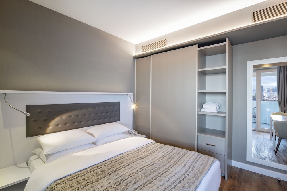 One Bedroom Suite: