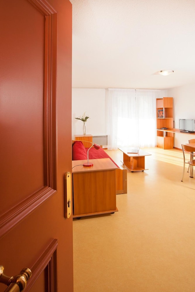 Sejours Et Affaires Saint Genis 8/23