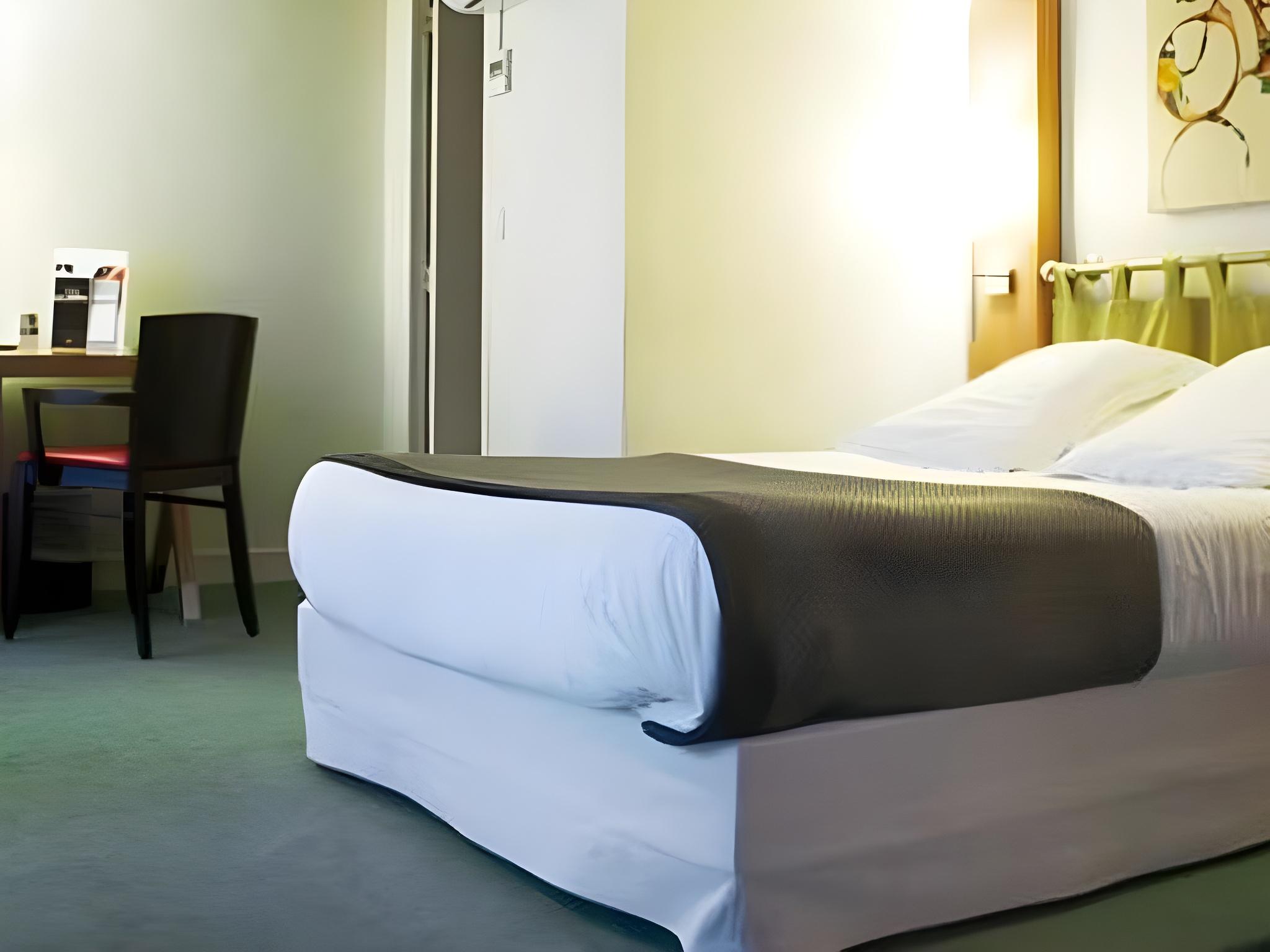 Standard, Single, Double Bed, New Hotel Opera 2/2