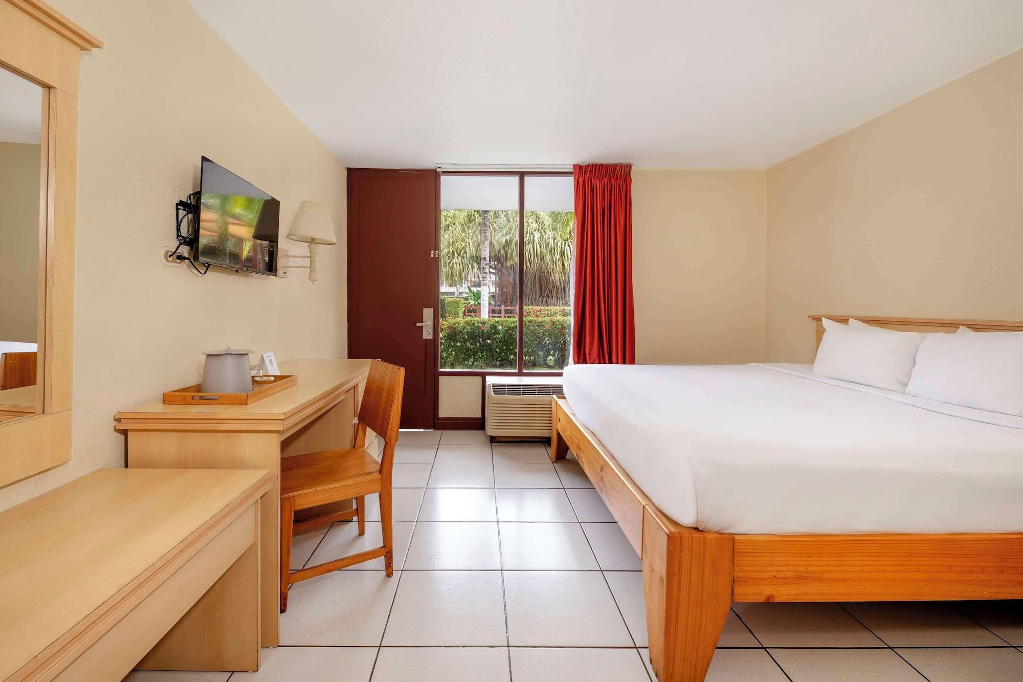 Standard, Multiple Beds, Garden View