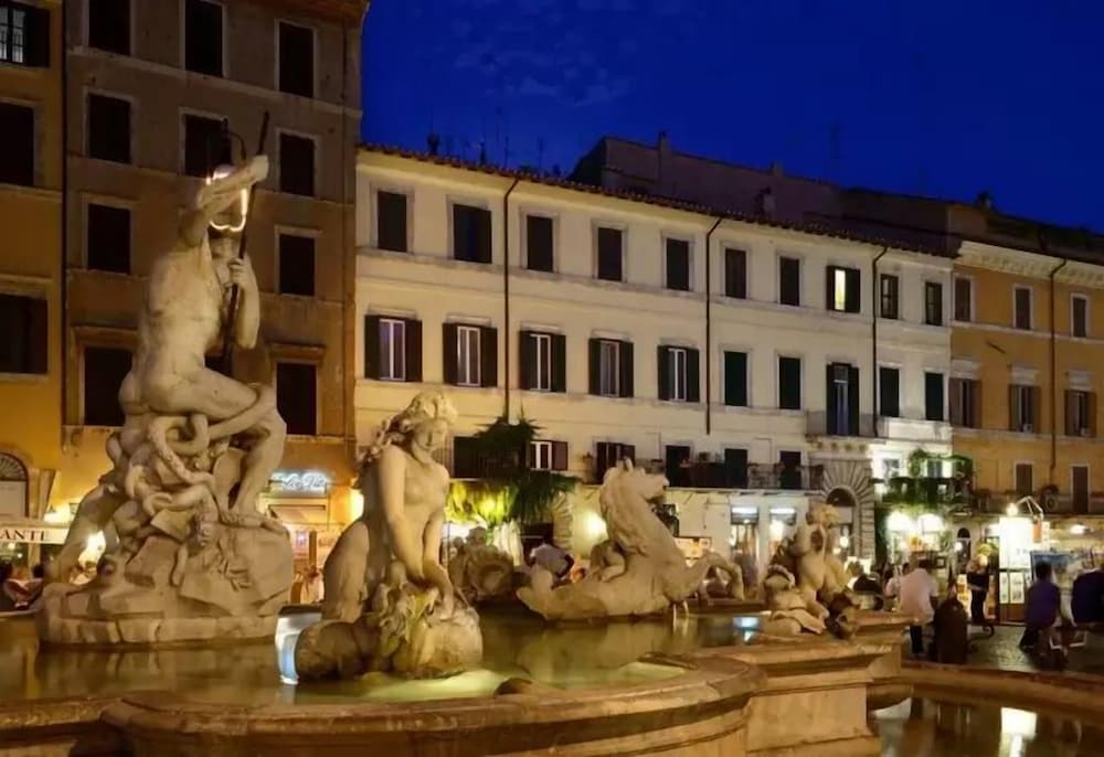 NAVONA SUITES 45/52