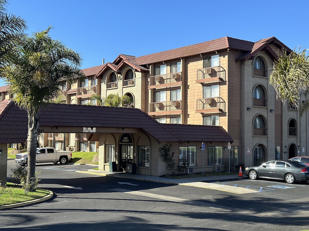 Lompoc Valley Inn and Suites 30/33