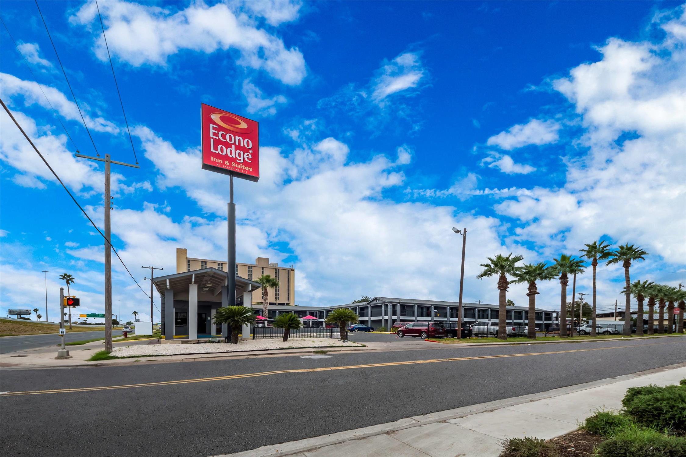 Econo Lodge Inn Suites Laredo 15/16