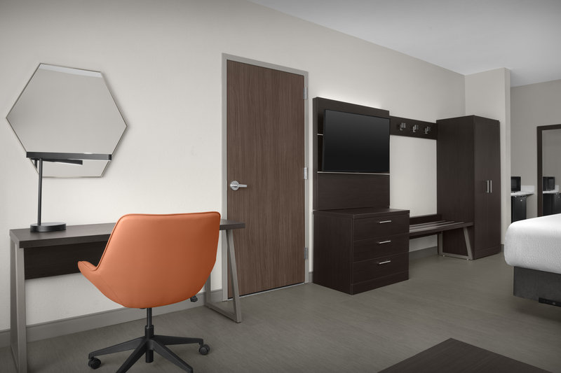 Holiday Inn Express Suites Birmingham North Fultondale 31/34