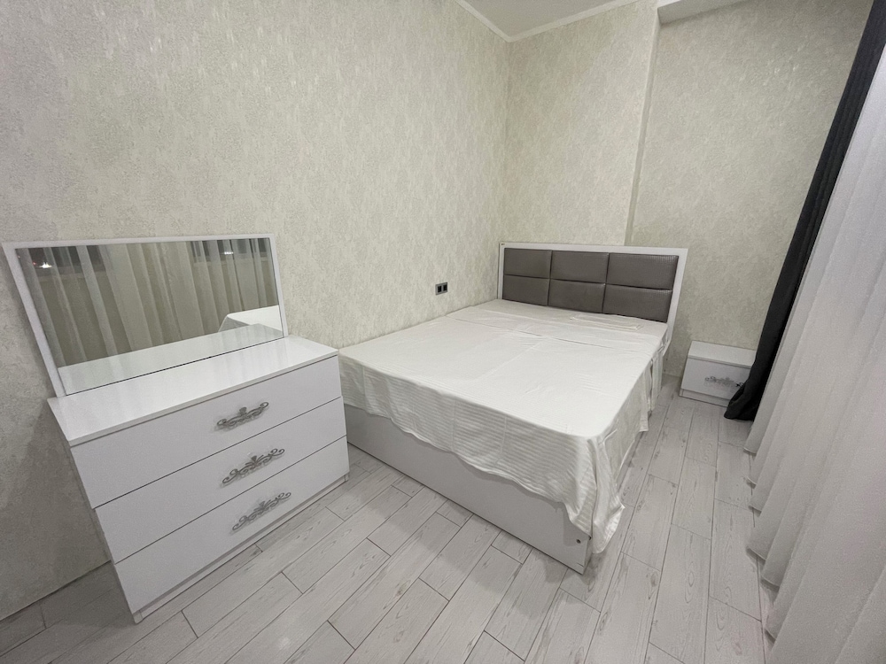 Batumi Real Lux 8/50