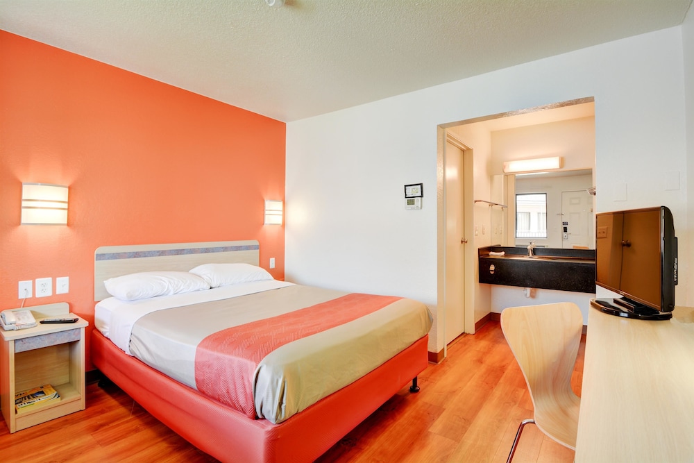 Motel6 Southington, CT - Hartford 26/43