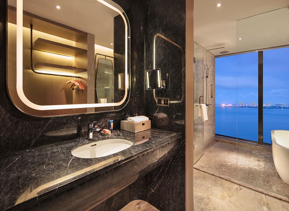 Grand Bay Hotel Zhuhai 46/50