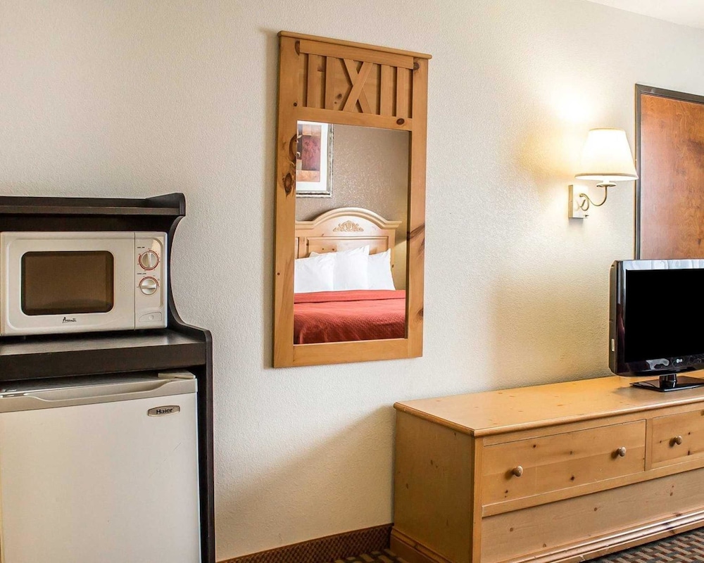 Quality Inn Elyria 22/35