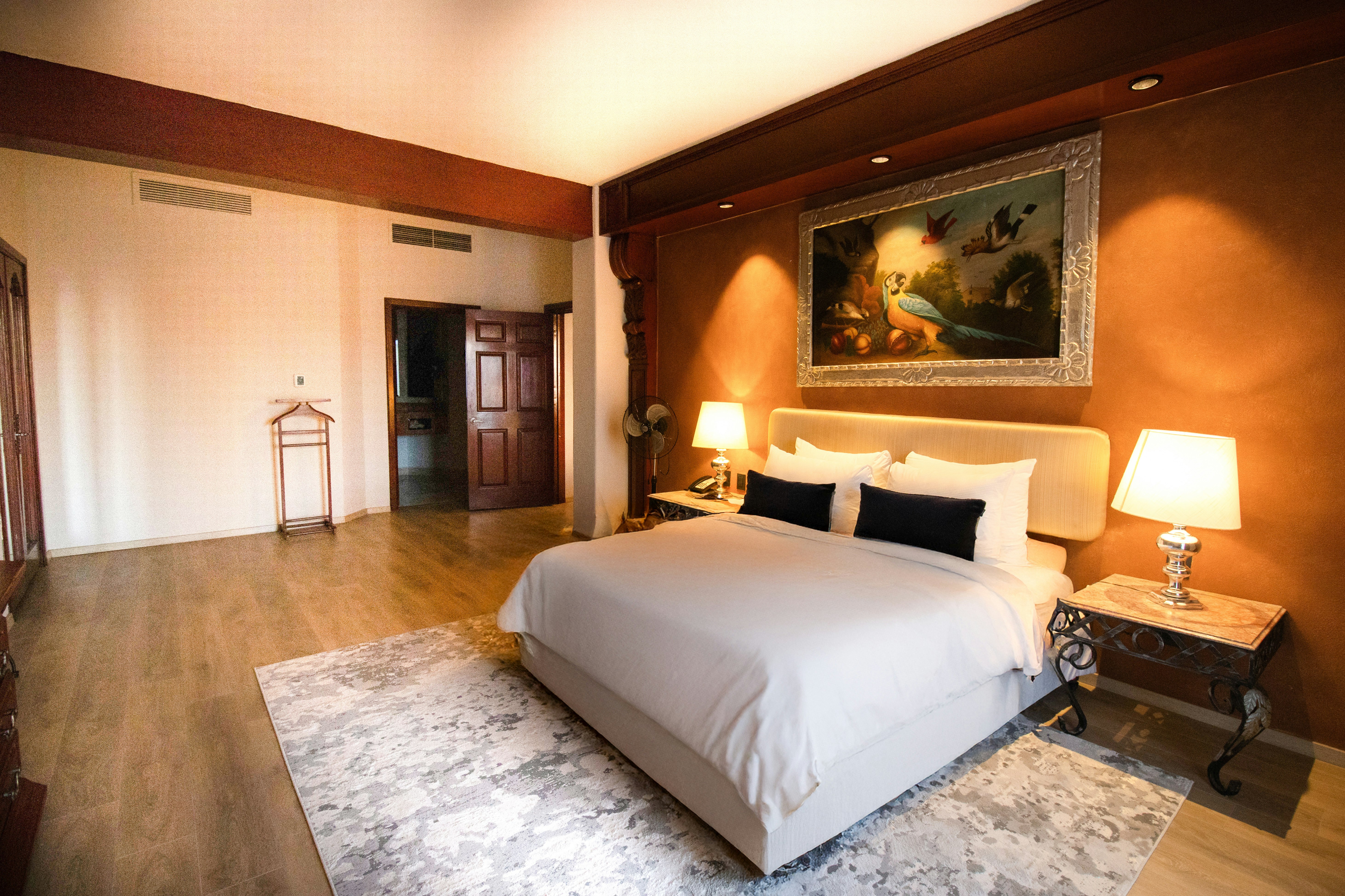 JUNIOR SUITE, KING BED