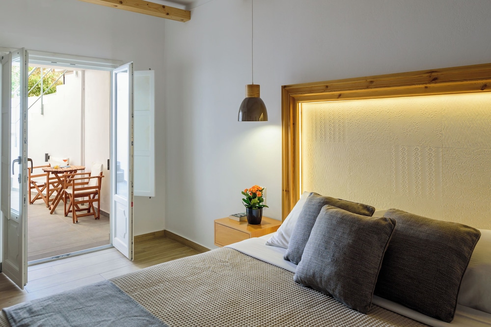 Karidis Hotel 26/48