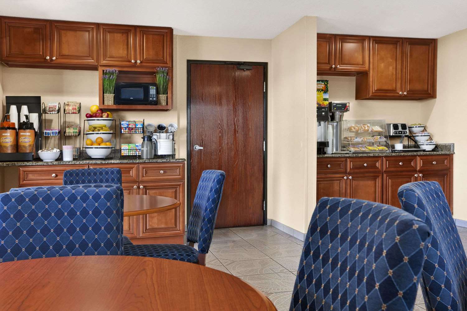 Days Inn by Wyndham Orange Park/Jacksonville 8/18