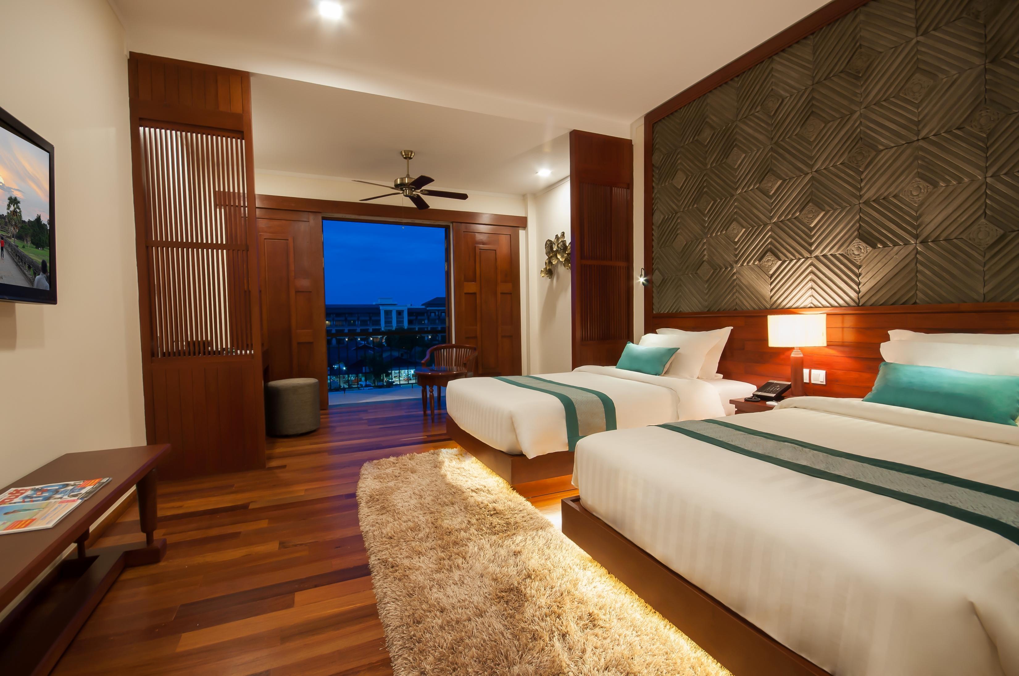 LANDMARK ROOM