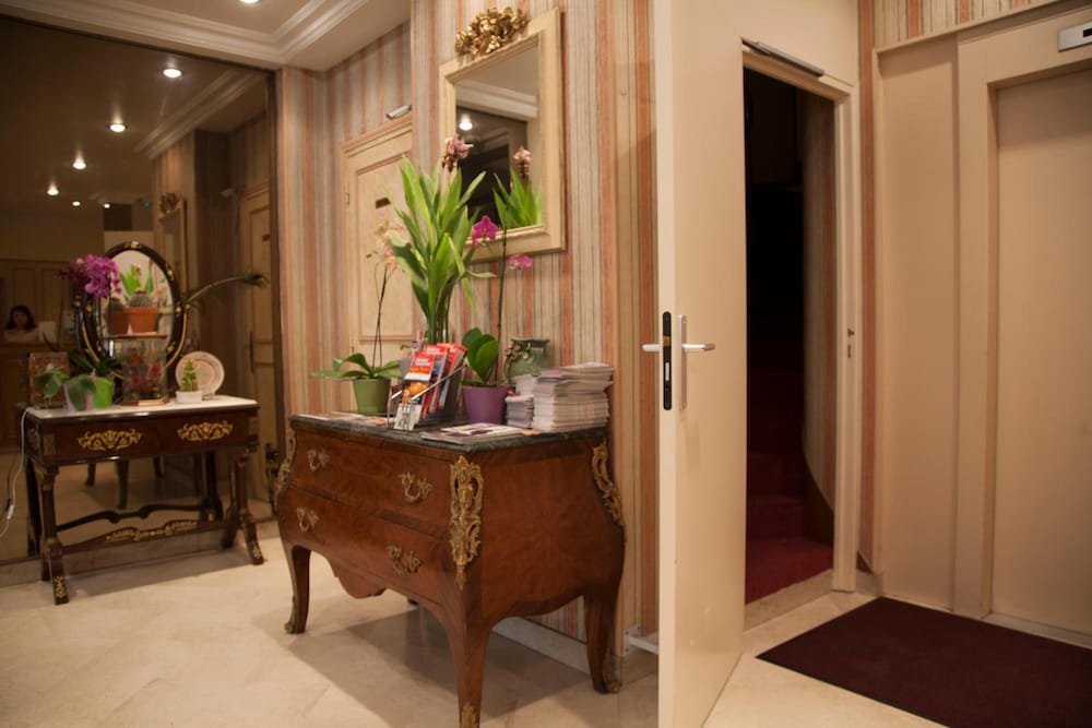Hotel Des Pyrenees 6/24