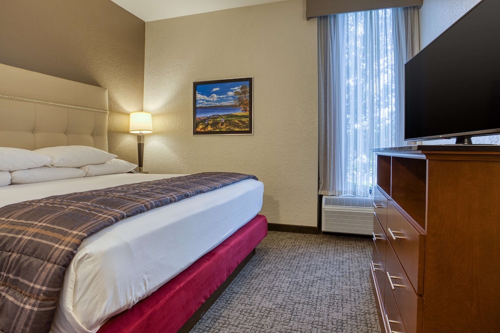 Drury Inn and Suites St Louis Fairview Heights 5/50