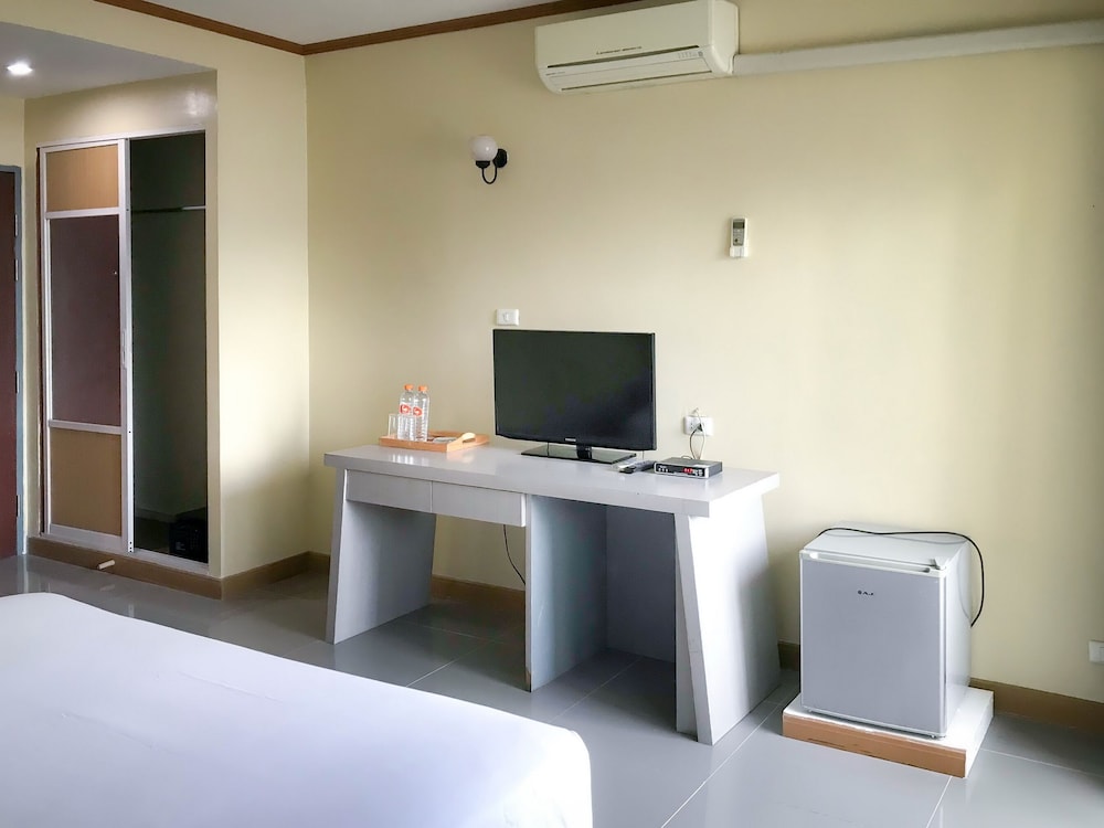 J TWO S Pratunam Hotel 8/19