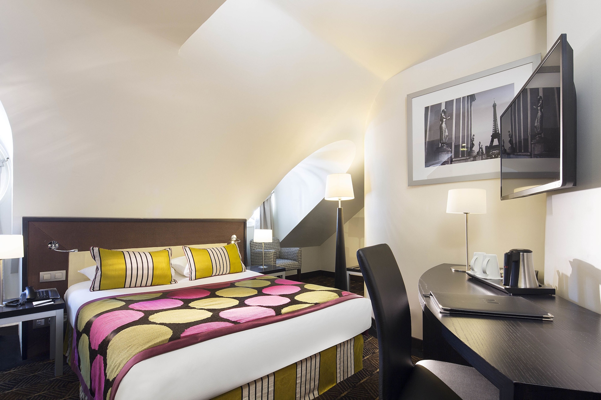 COMFORT, QUEEN BED
