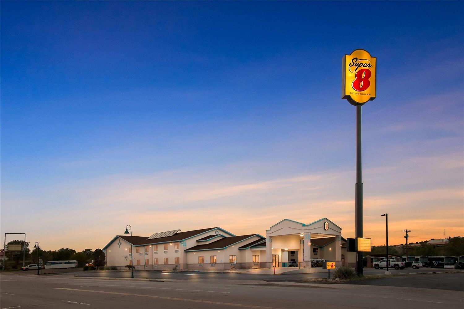 Super 8 By Wyndham Santa Rosa 16/17