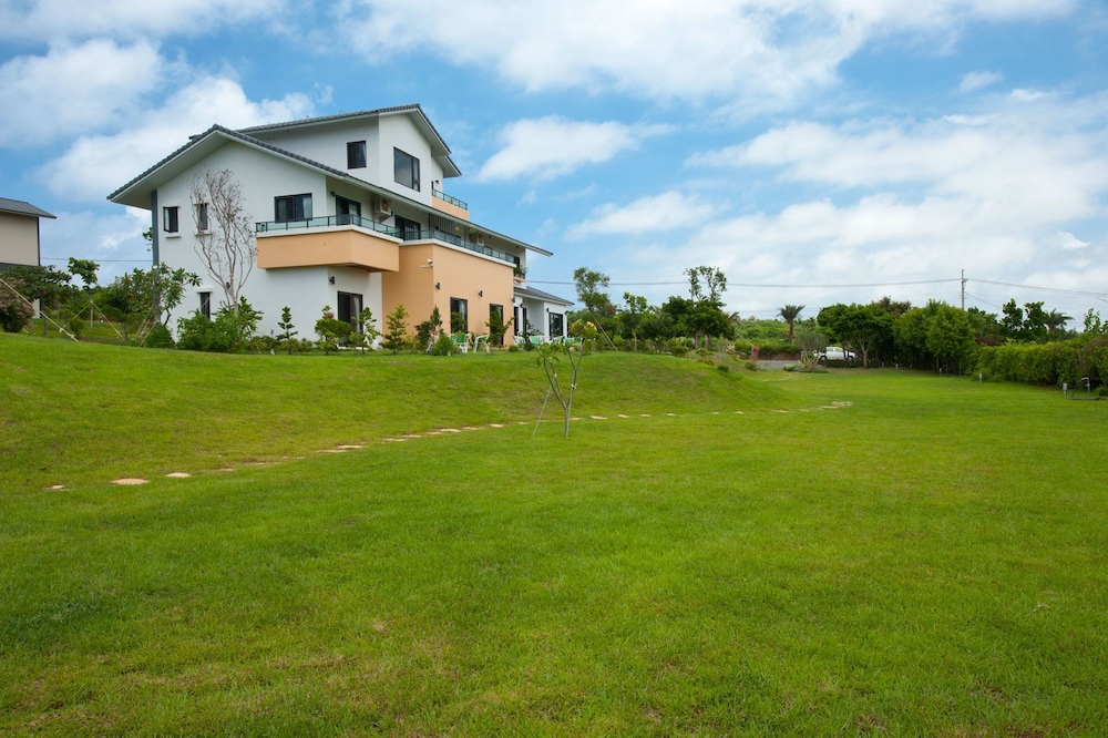 The Tree Bed and Breakfast 61/71