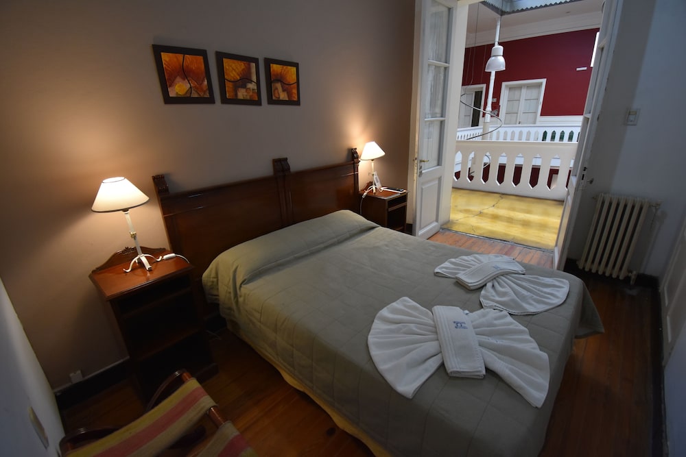 Plaza Hotel 24/50