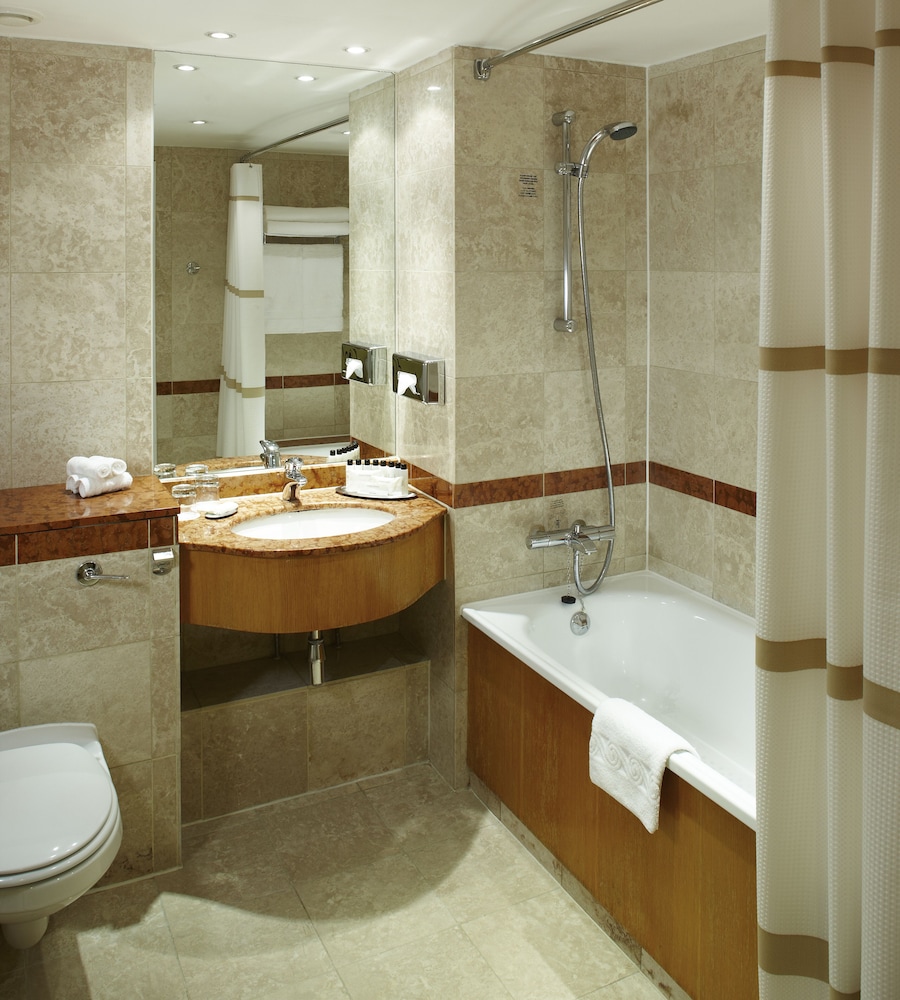 Delta Hotels By Marriott Heathrow Windsor 7/39
