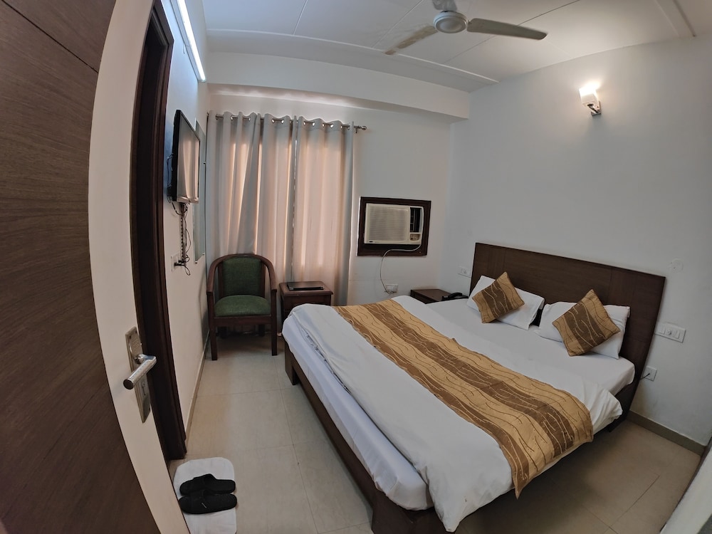 DELUXE, QUEEN BED