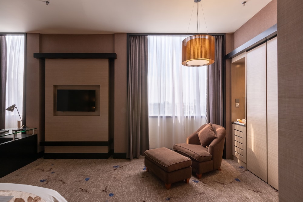 New World Suites 26/43