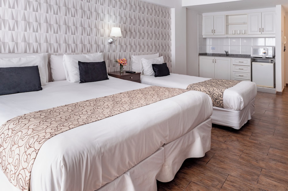 ROOM, TRIPLE