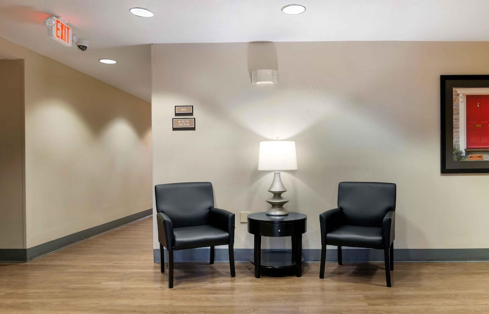 Extended Stay America Suites Kansas City Airport 32/45