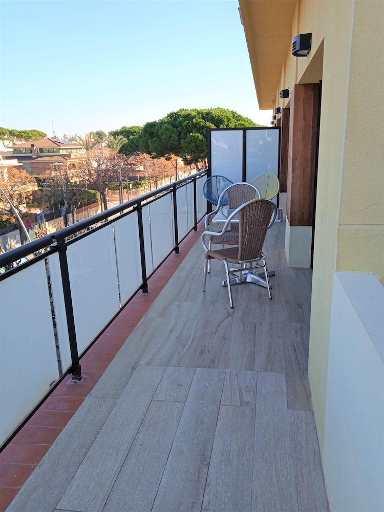 Hotel 153 65/71