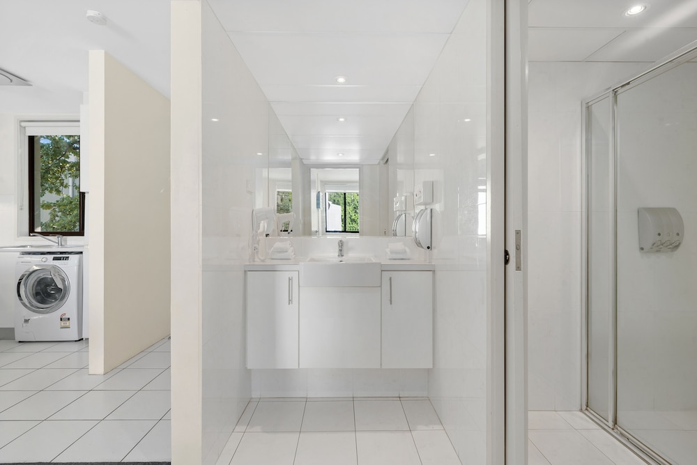 MANUKA PARK SERVICED APARTMENTS 55/58