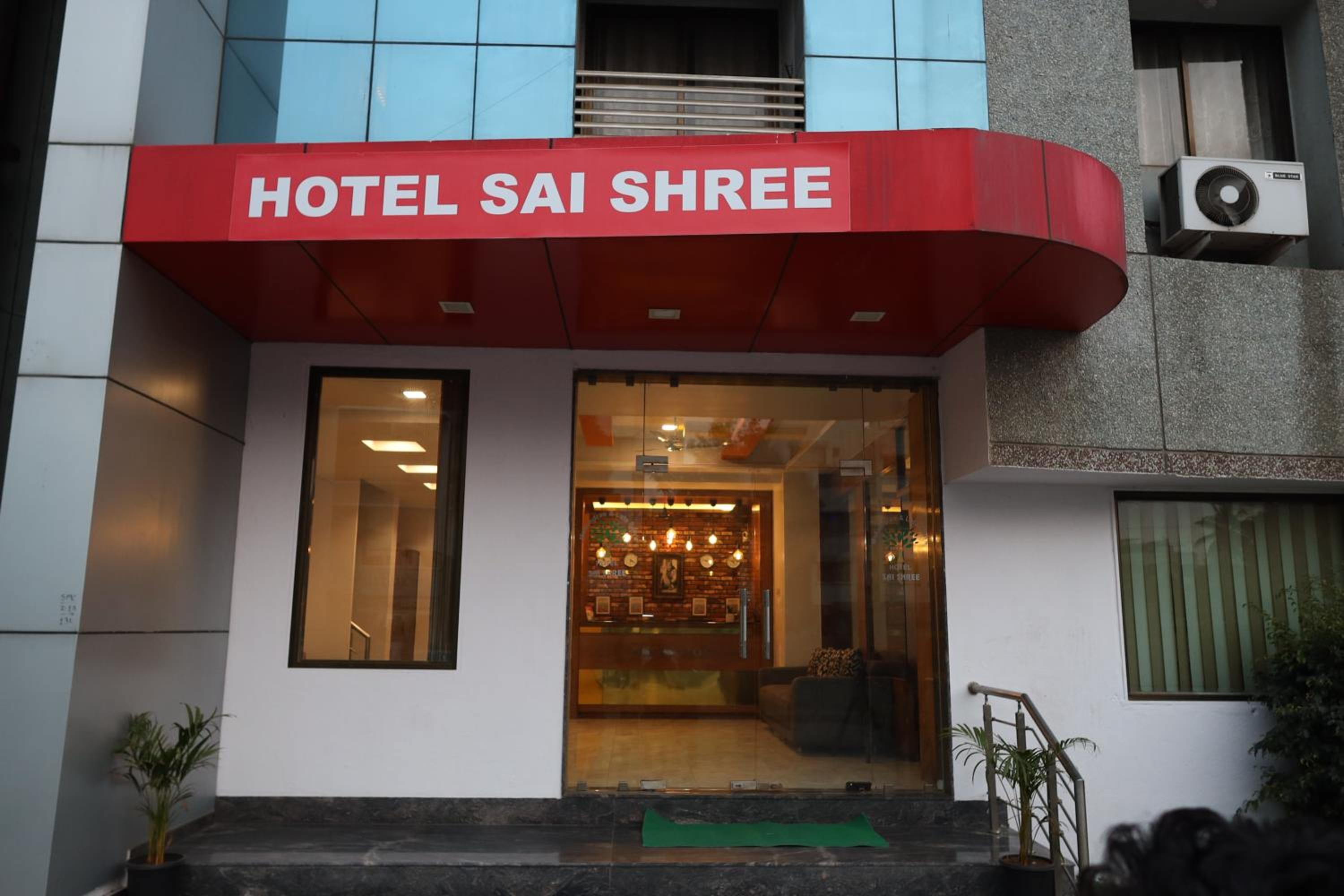 Oyo 4445 Hotel Saishri 1/63