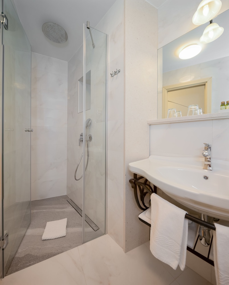 Priska Heritage Rooms 46/50