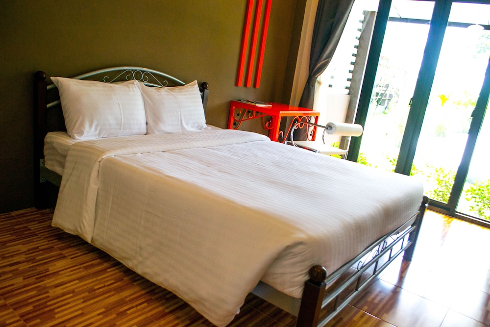 DELUXE, DOUBLE BED