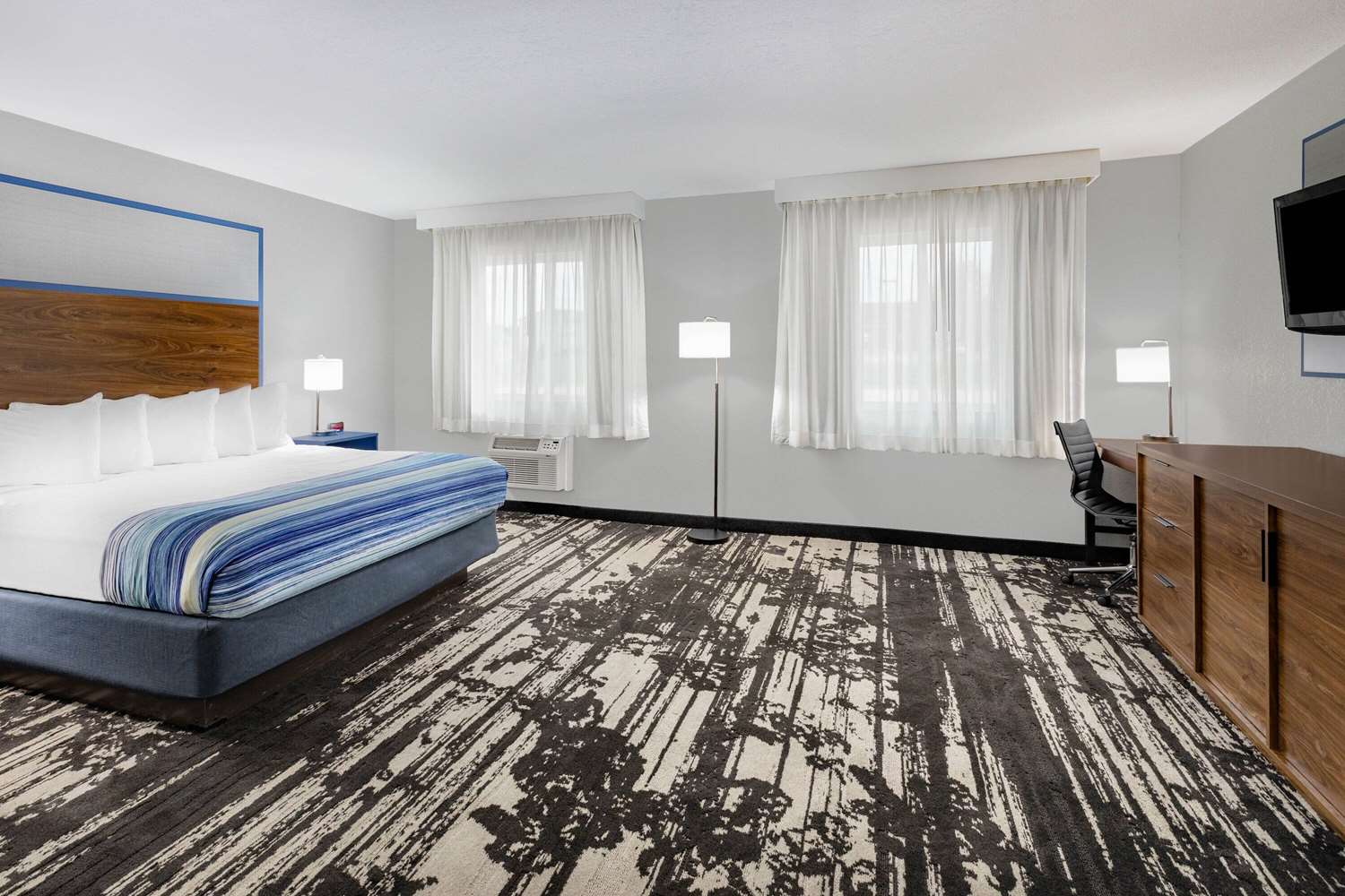 AmericInn by Wyndham Pella 17/43
