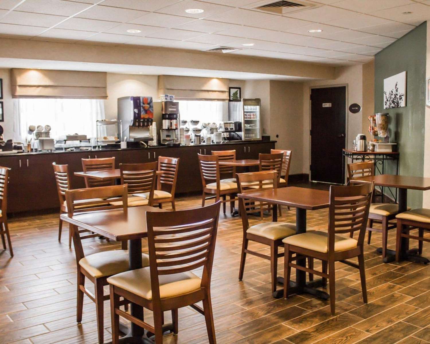Suburban Studios Johnstown - Richland Town Center 13/15