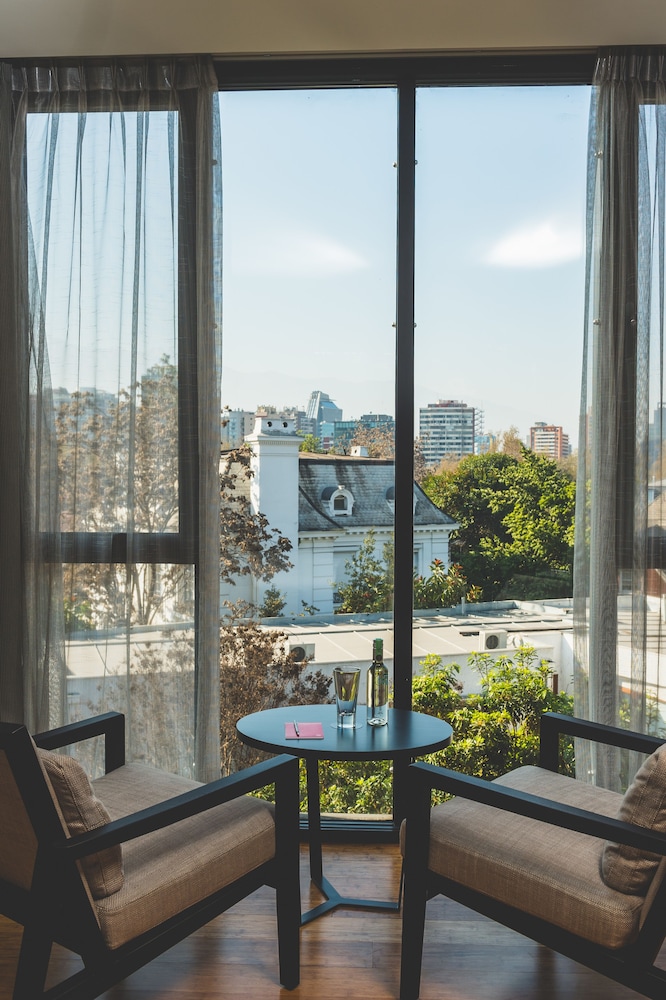 Ladera Hotel 30/50