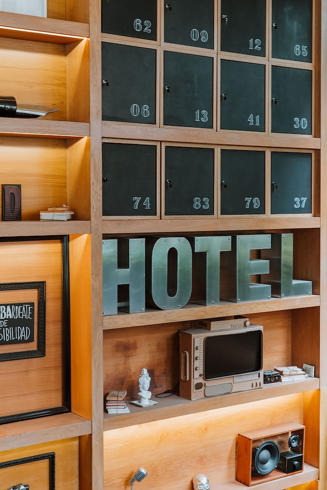 The Click Clack Hotel 36/64