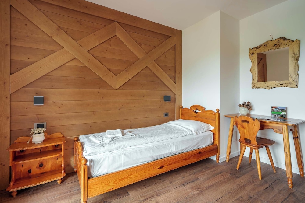 ROOM, SINGLE, BALCONY