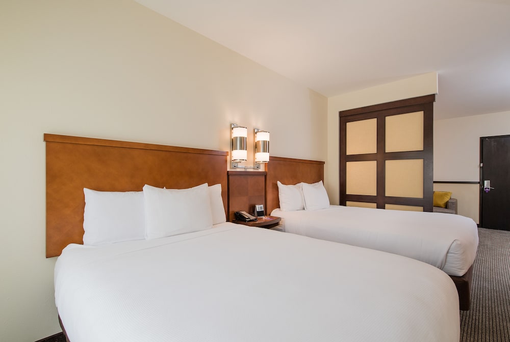 Hyatt Place Charleston Airport Convention Center 8/66