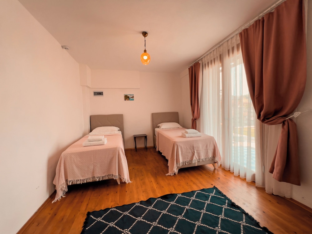 Alice Tatil Evi 3/30
