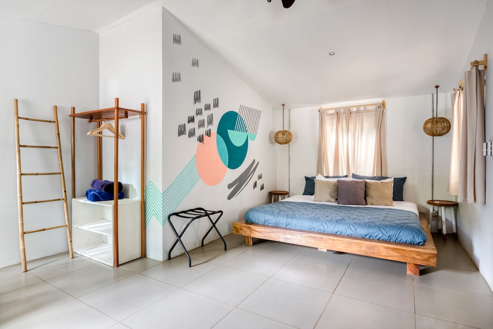 Socialtel Tamarindo Costa Rica 18/30
