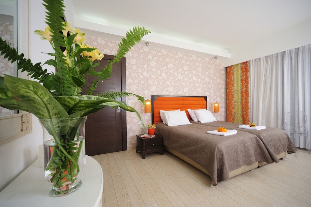 Steris Elegant Beach Hotel 20/70