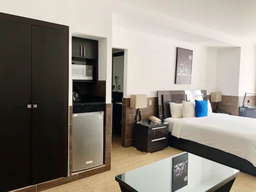 Beverly Hills: Hotel & Business 13/62