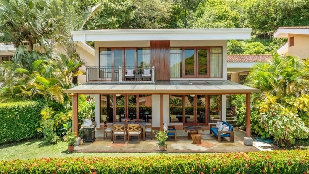 Bahia Pez Vela Resort 3/50