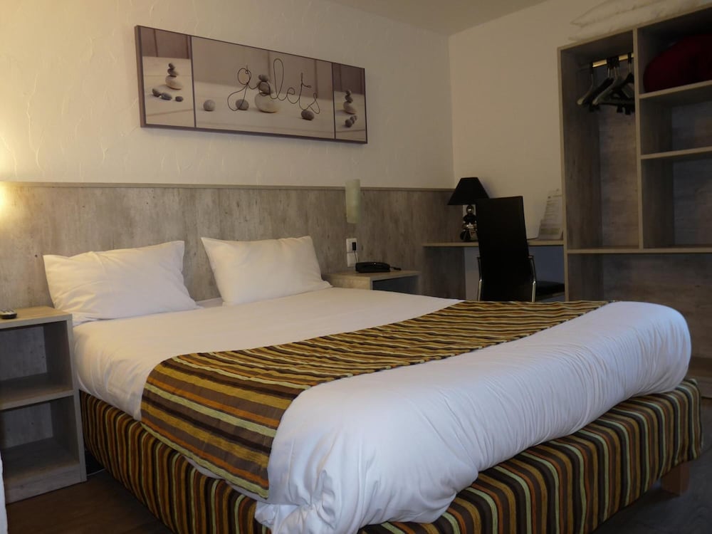 Brit Hotel Bosquet 14/50