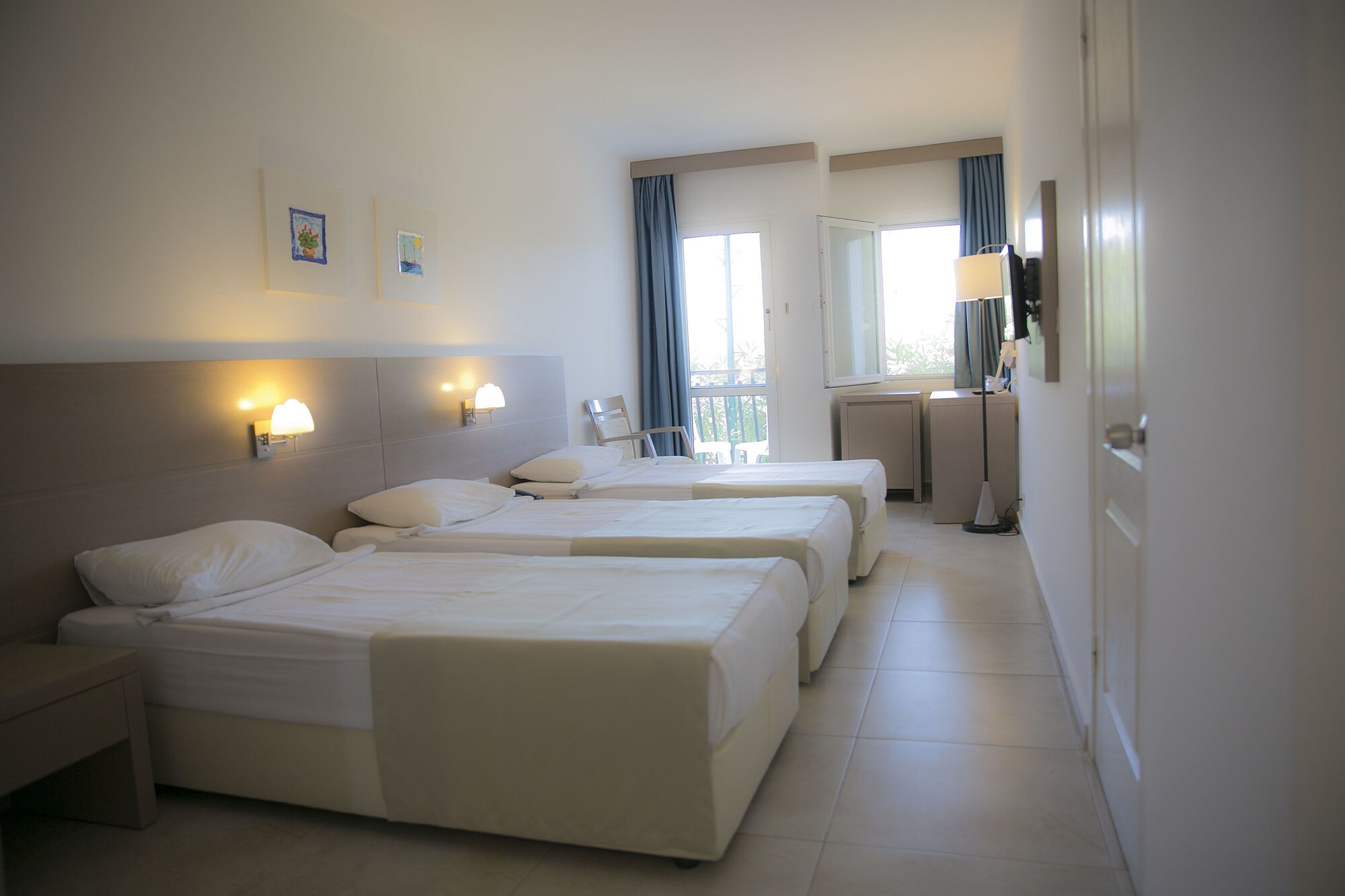 ROOM, TRIPLE