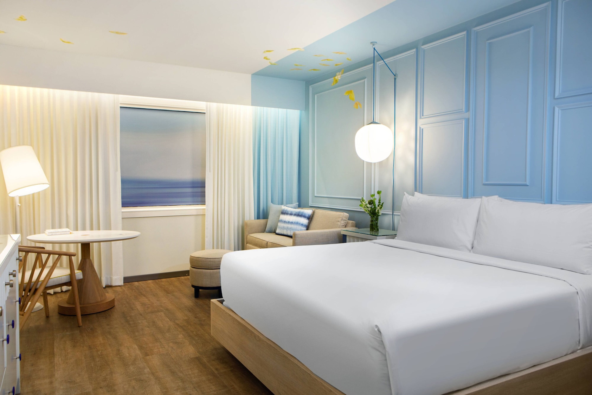 ROOM, KING BED, NO VIEW, NO WINDOW