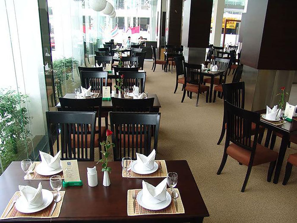 Golden Crown Grand Hotel 44/50
