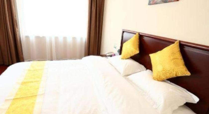 GreenTree Inn Qingdao Licang District Shuyuan Road Da Weng Plaza Express Hotel 36/50